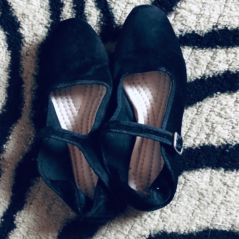 Black Velvet Mary Janes sz 8